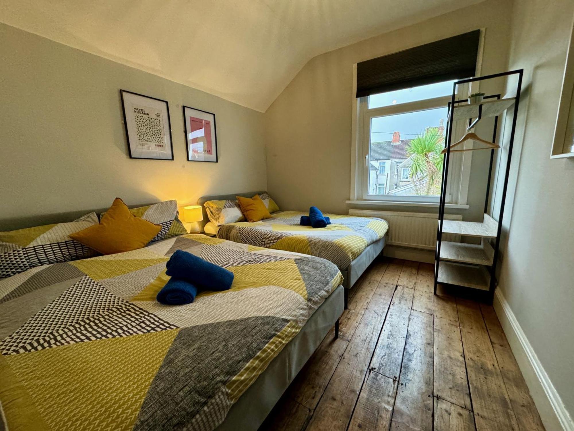Large Citycentre Townhouse & Hot Tub, Pool Table And Offroad Parking Cardiff Extérieur photo