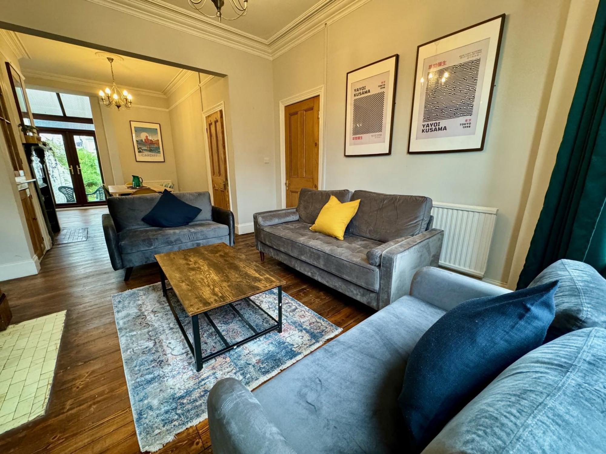 Large Citycentre Townhouse & Hot Tub, Pool Table And Offroad Parking Cardiff Extérieur photo