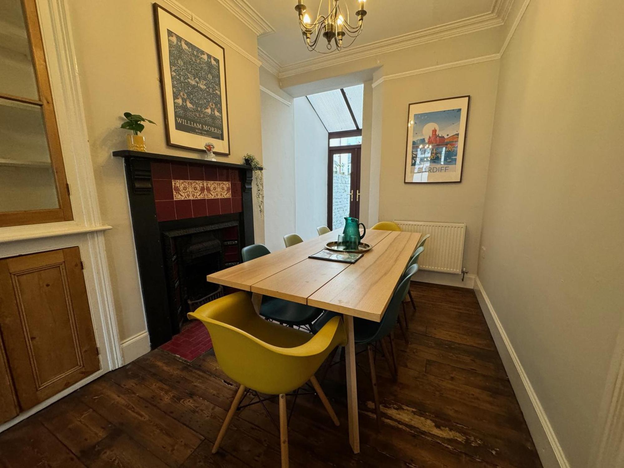 Large Citycentre Townhouse & Hot Tub, Pool Table And Offroad Parking Cardiff Extérieur photo