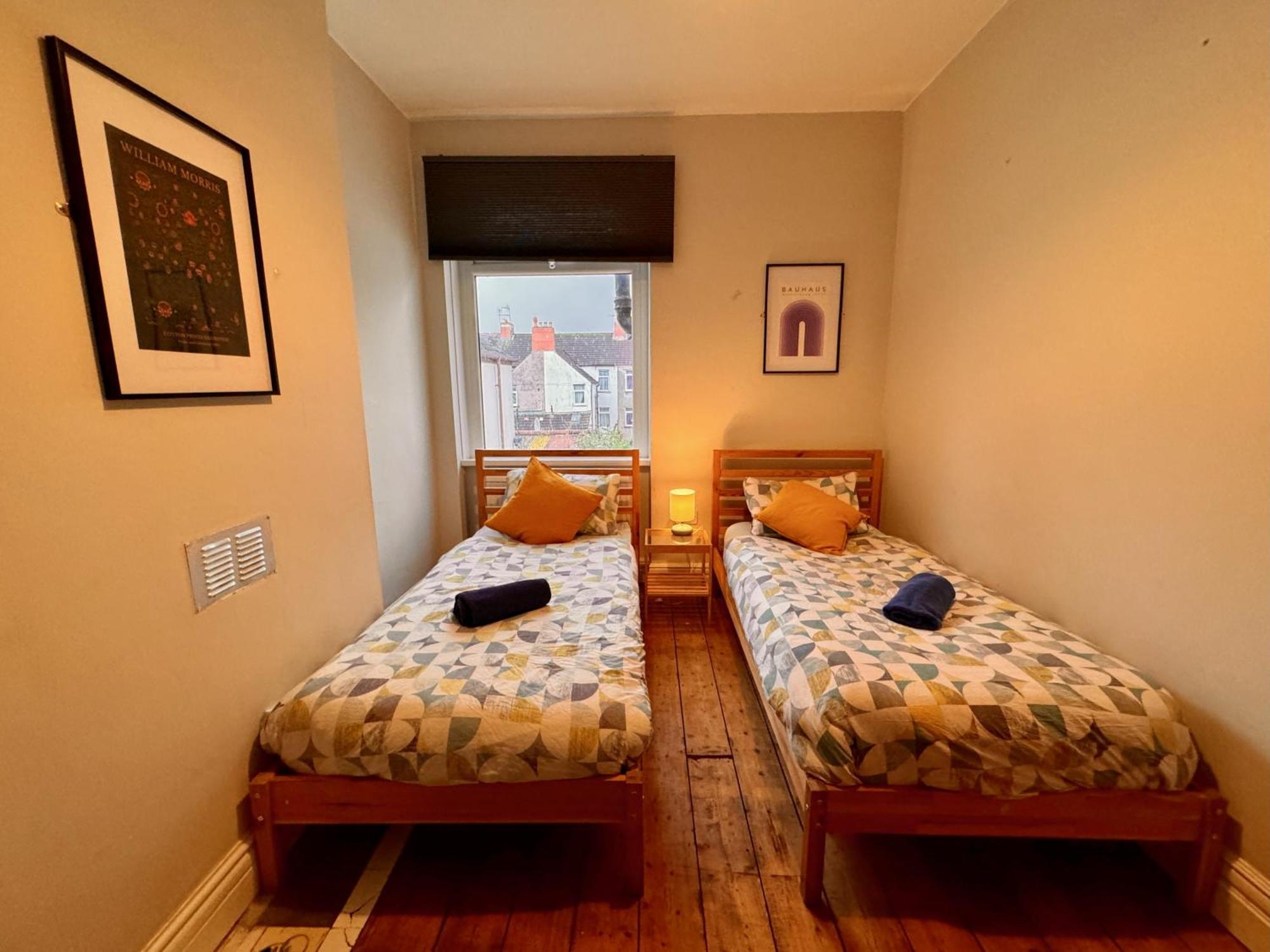 Large Citycentre Townhouse & Hot Tub, Pool Table And Offroad Parking Cardiff Extérieur photo