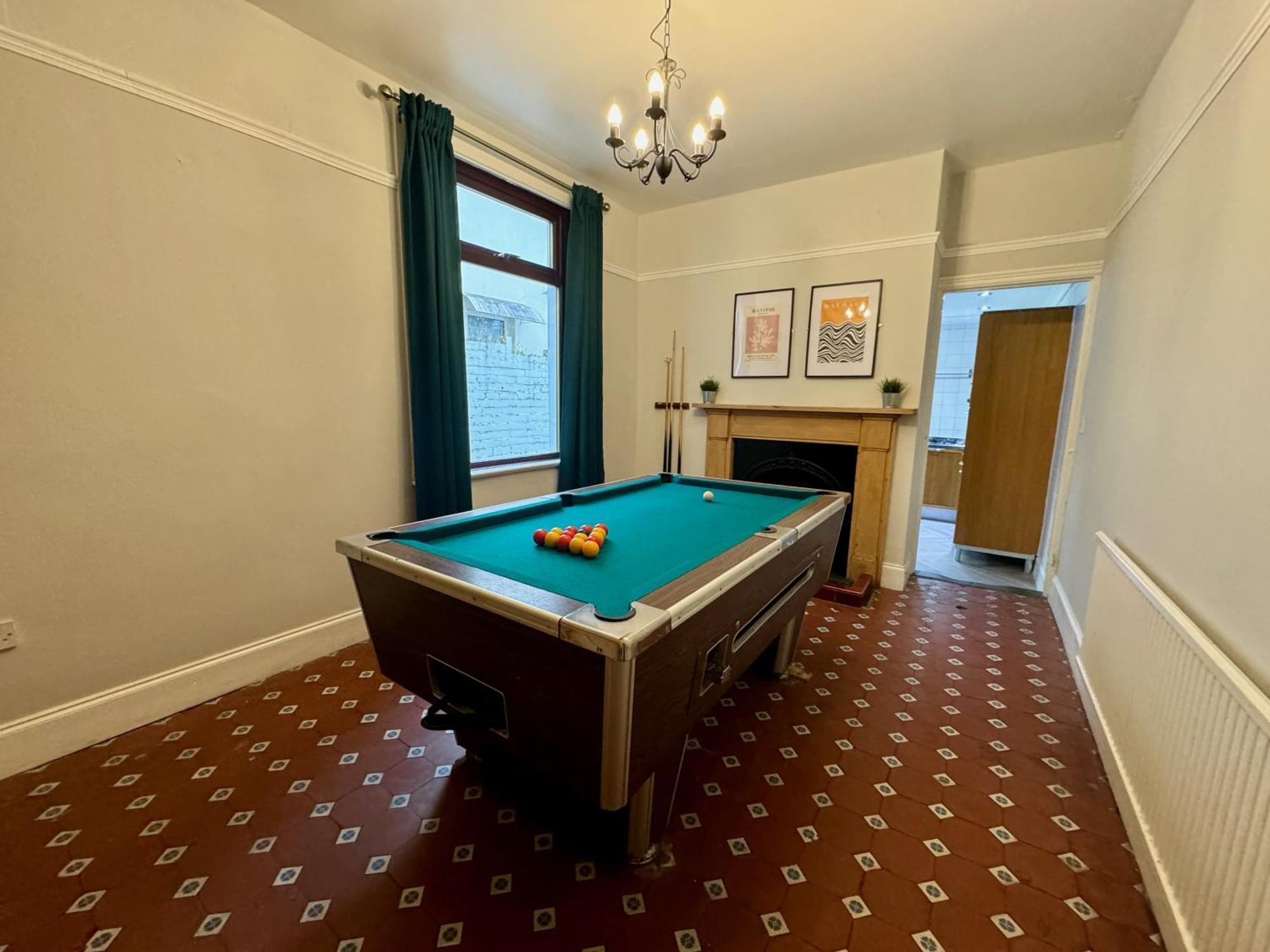 Large Citycentre Townhouse & Hot Tub, Pool Table And Offroad Parking Cardiff Extérieur photo