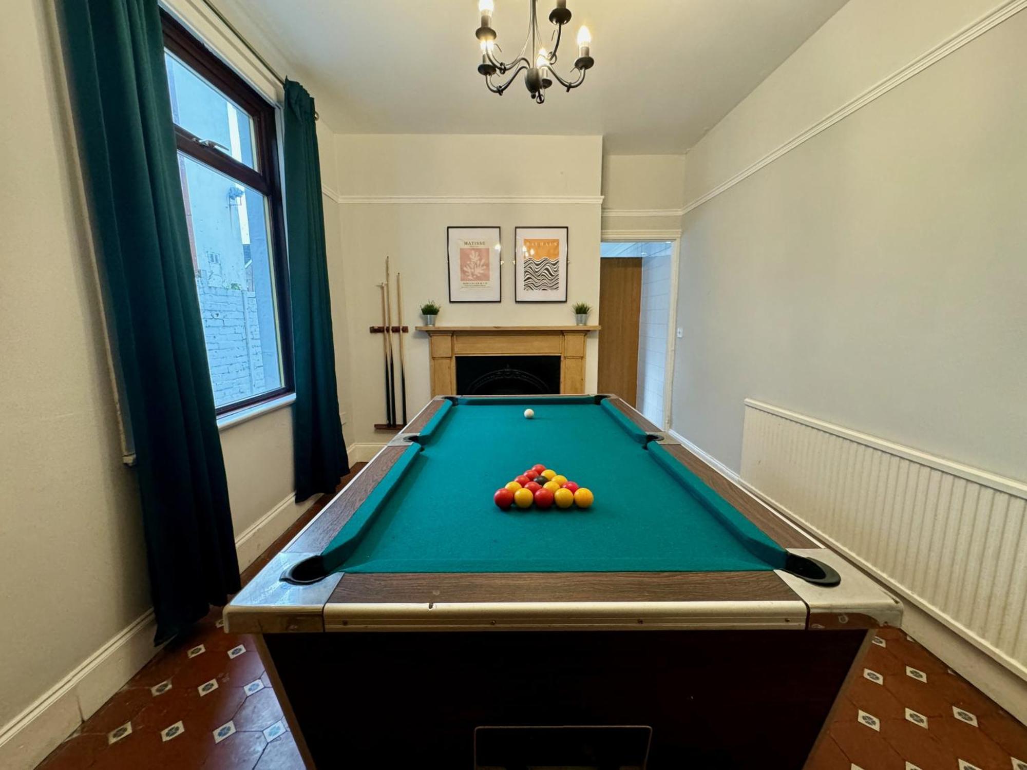 Large Citycentre Townhouse & Hot Tub, Pool Table And Offroad Parking Cardiff Extérieur photo